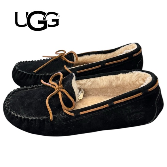 UGG Women’s Black Suede Leather Wool Lined Dakota Slippers 11 - Picture 1 of 6
